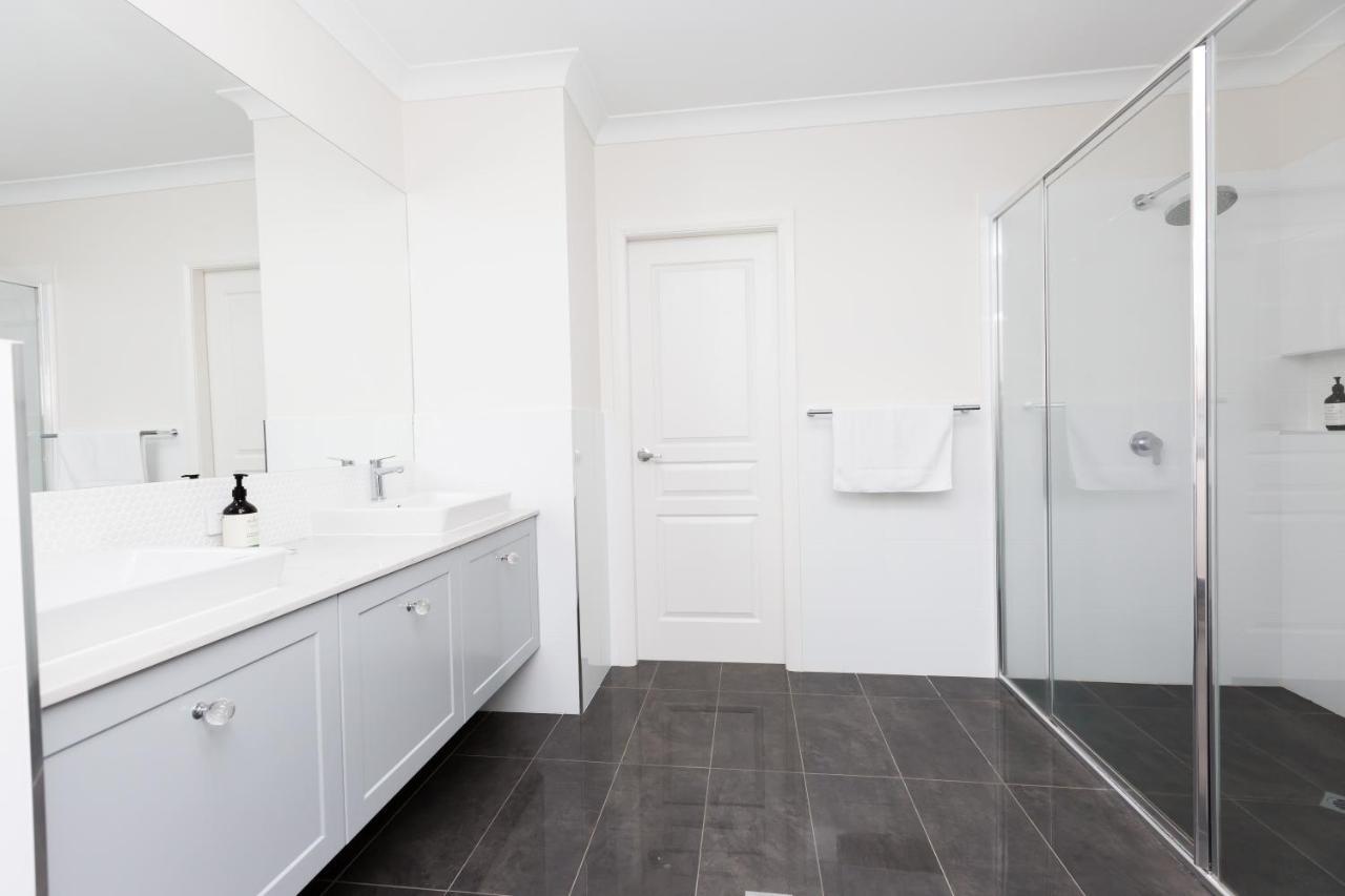 Holiday home 4 Bedroom Inner Townhouse - Sleeps 9 !! *