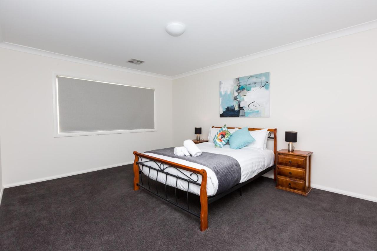 4 Bedroom Inner Townhouse - Sleeps 9 !!