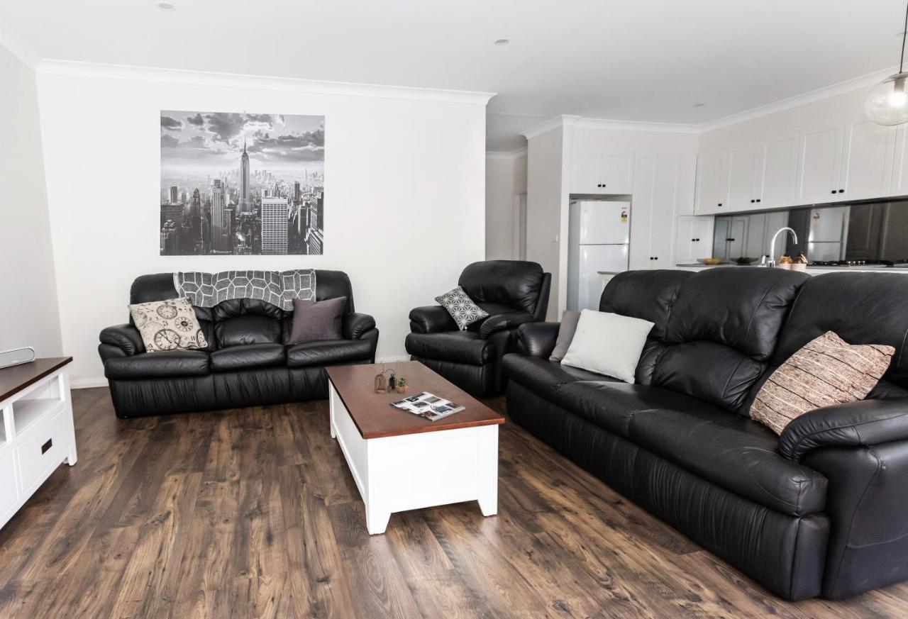 4 Bedroom Inner Townhouse - Sleeps 9 !! Holiday home
