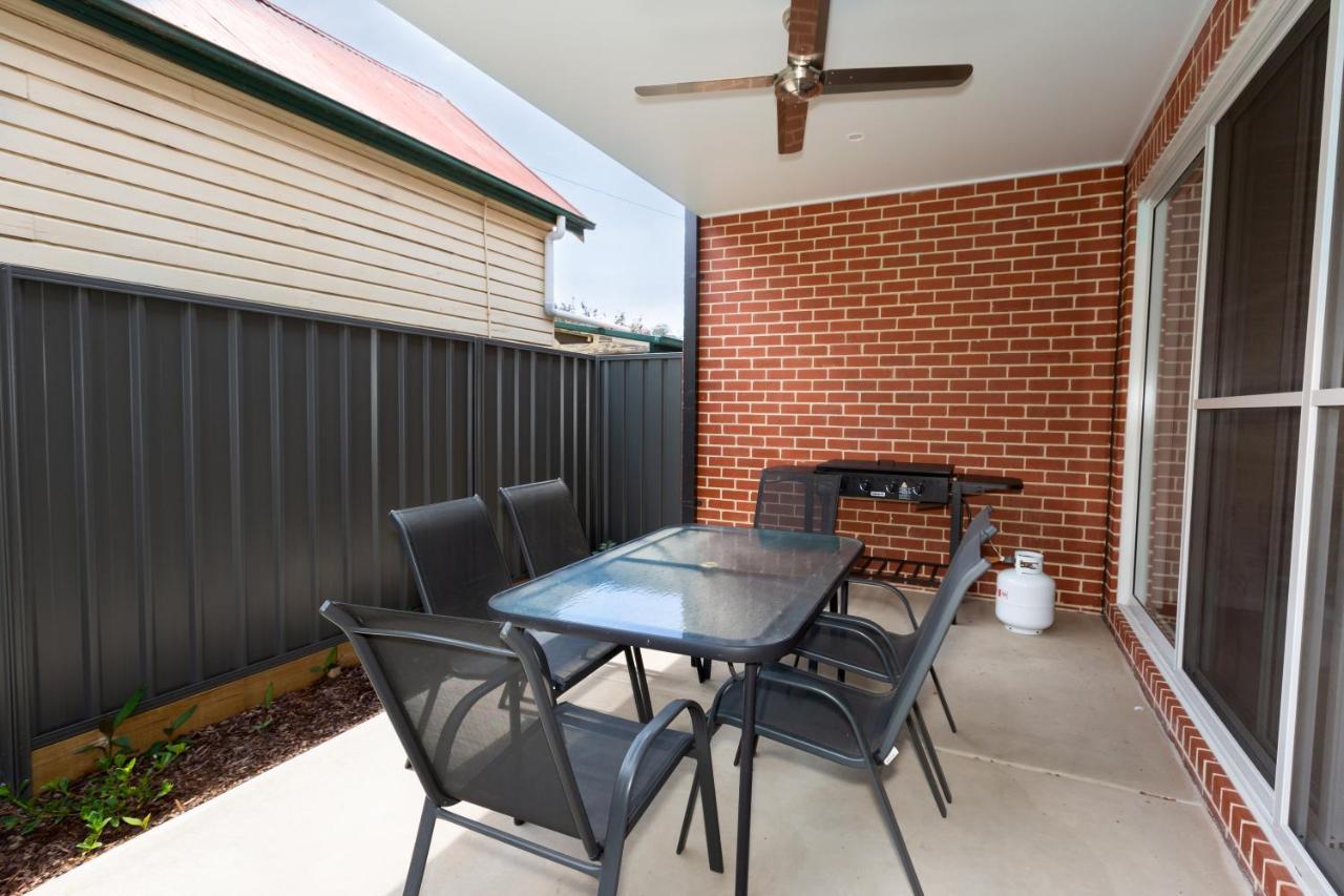 Holiday home 4 Bedroom Inner Townhouse - Sleeps 9 !!