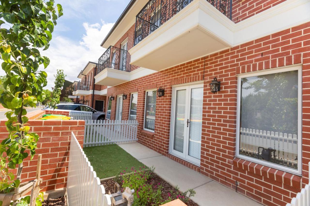 4 Bedroom Inner Townhouse - Sleeps 9 !! Holiday home