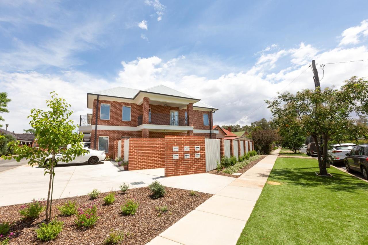 4 Bedroom Inner Townhouse - Sleeps 9 !! Wagga Wagga